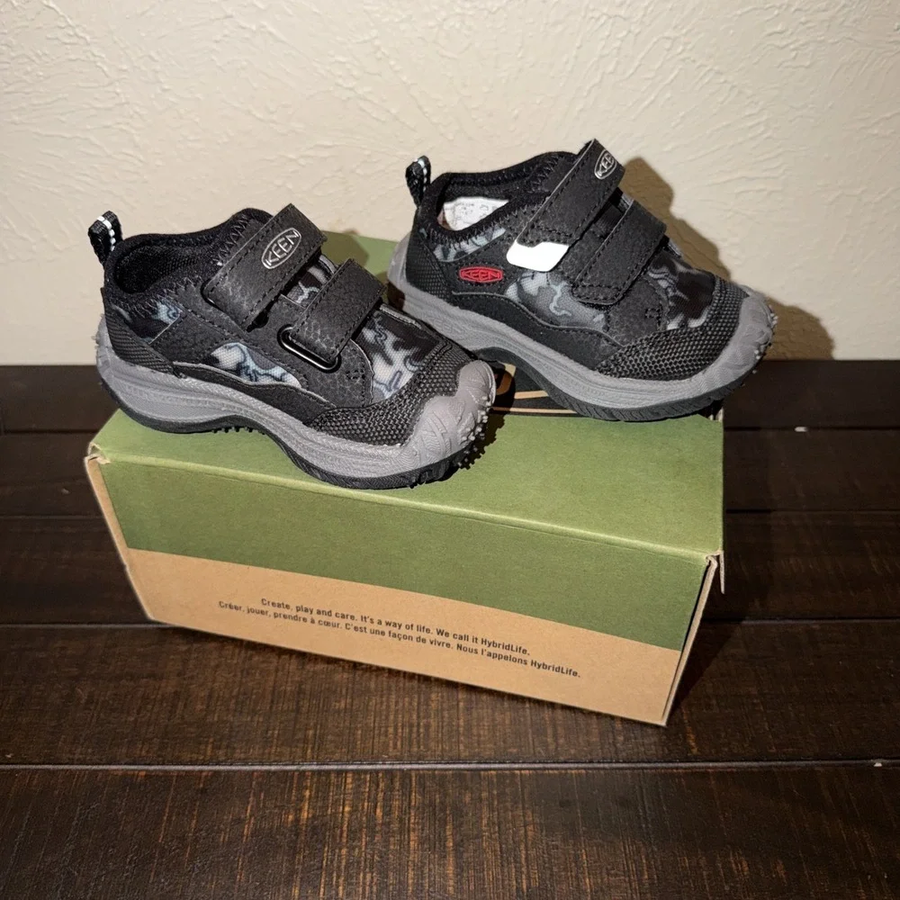 KEEN Speed Hound Unisex Toddler Sneaker Black/Gray Camo Hook & Loop US 4
